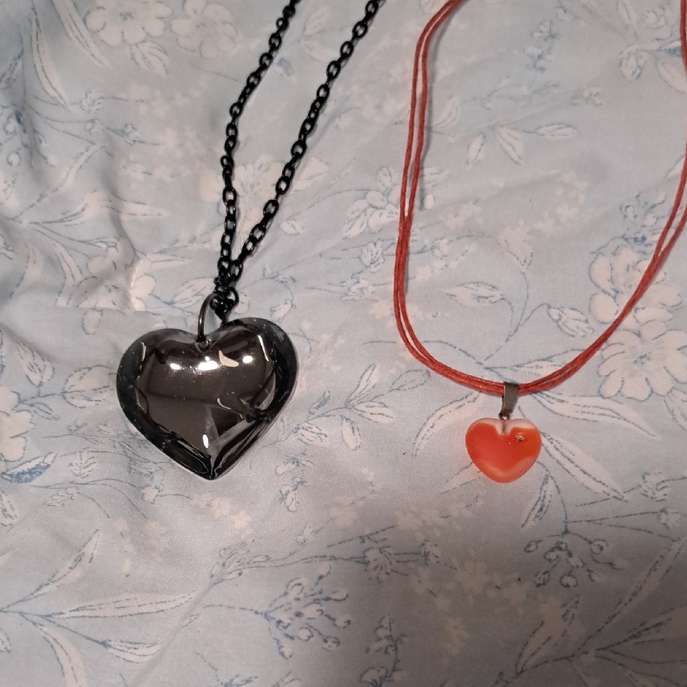 Heart Pendant Necklace Set - Black and Red